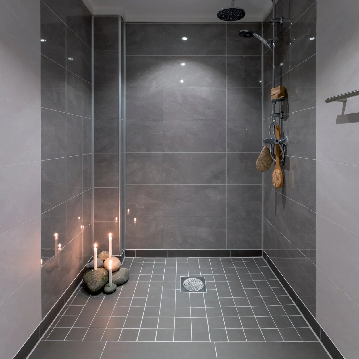 Berryalloc skifer natur glossy finish 60x30 baderomspanel