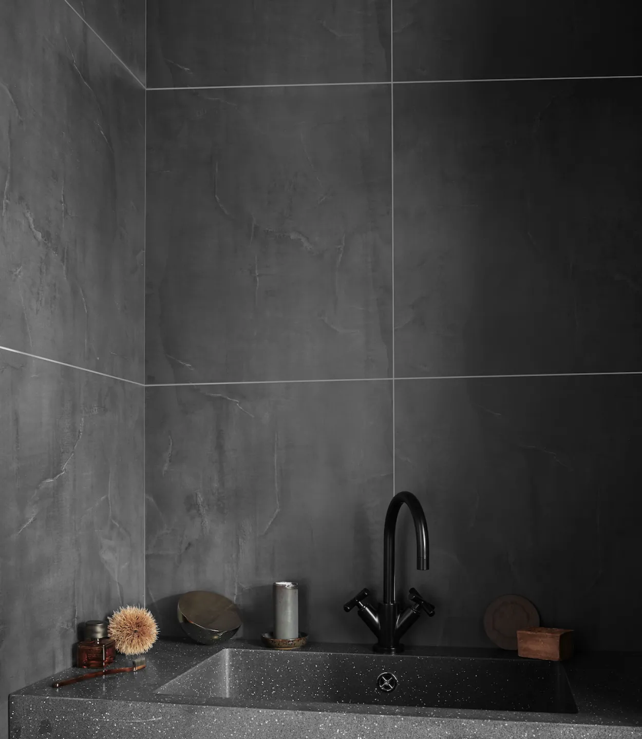 Berryalloc sort kalk satin 60x60 baderomspanel