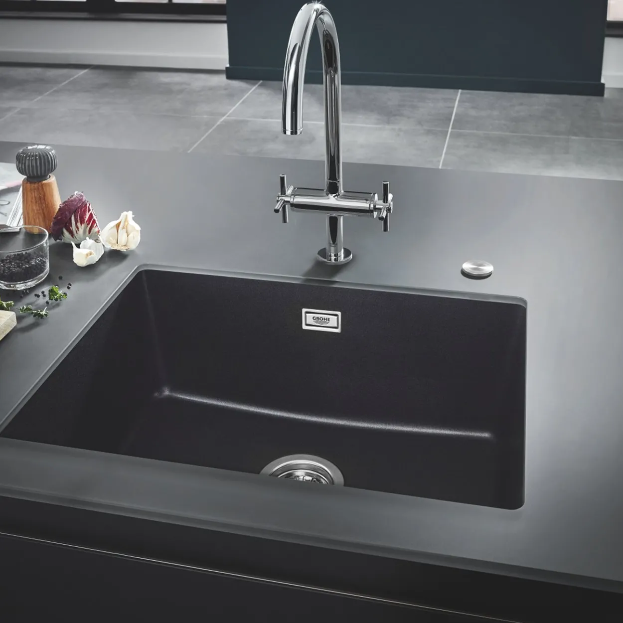 Grohe k700u kjøkkenkum 61x46 cm sort kvartskompositt m/avløpsgarnityr