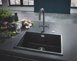 Grohe k700u kjøkkenkum 45,7 x 40,6 cm sort kvartskompositt m/avløpsgarnityr