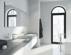Grohe plus frittstående badekararmatur for gulvmontering m/hånddusj krom