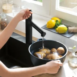 Hansgrohe zesis m33 kjøkkenarmatur 160 matt sort m/uttrekk
