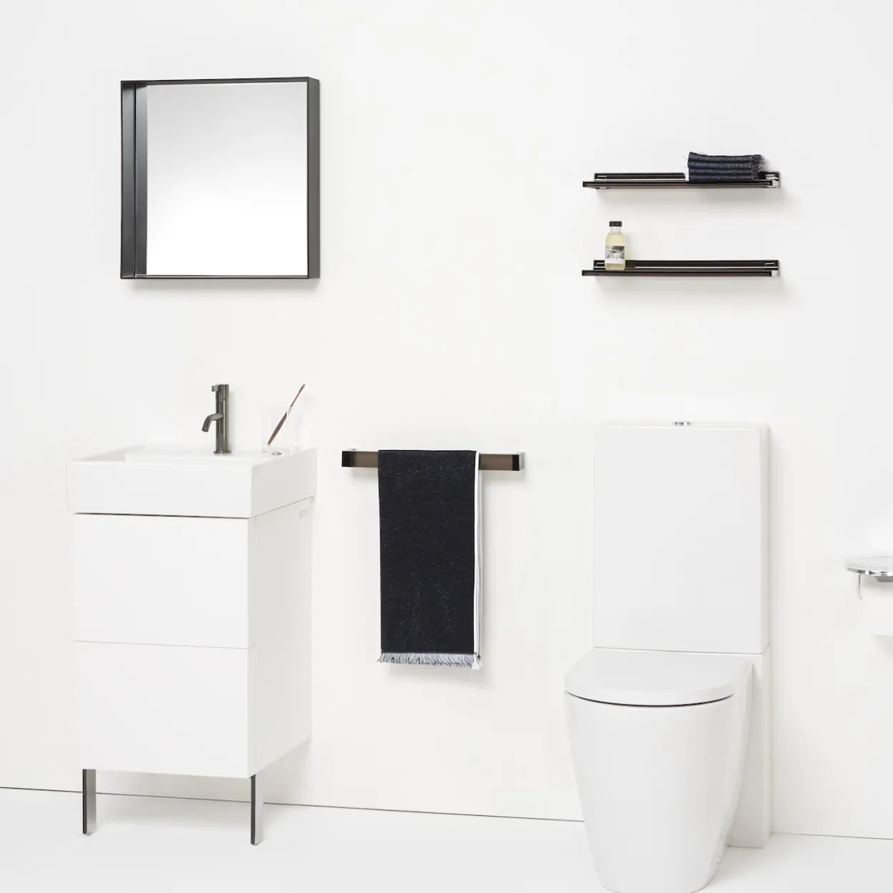 Laufen kartell håndklestativ 30 cm svart