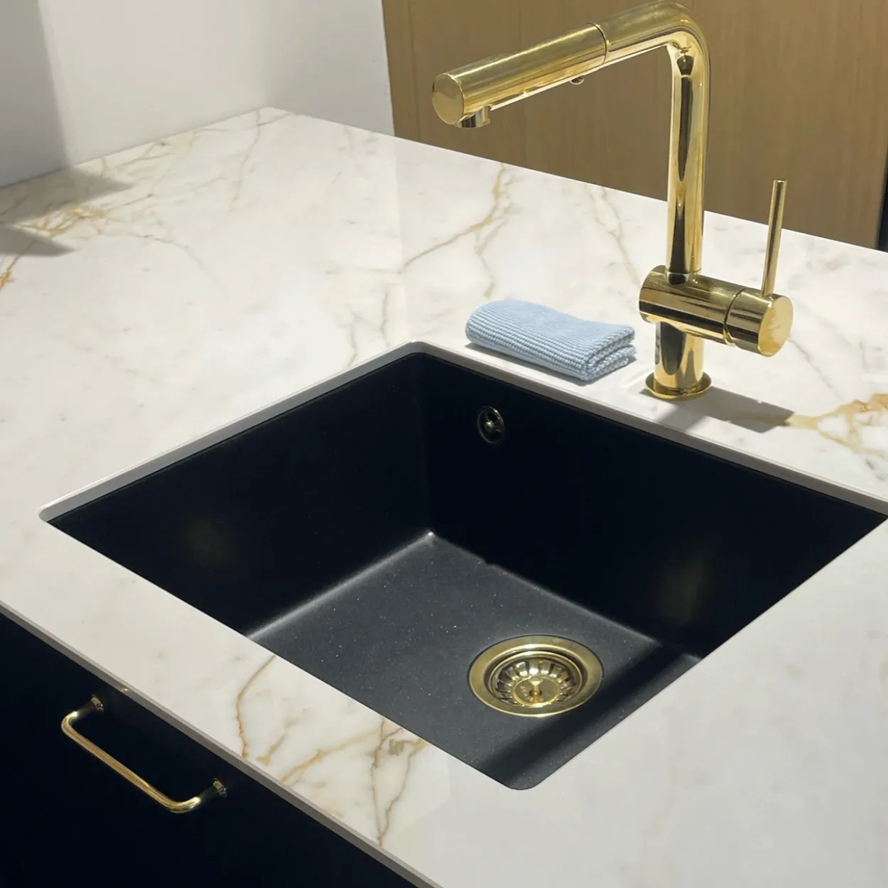 Lavabo kubus 040 kjøkkenarmatur m/uttrekk massiv messing