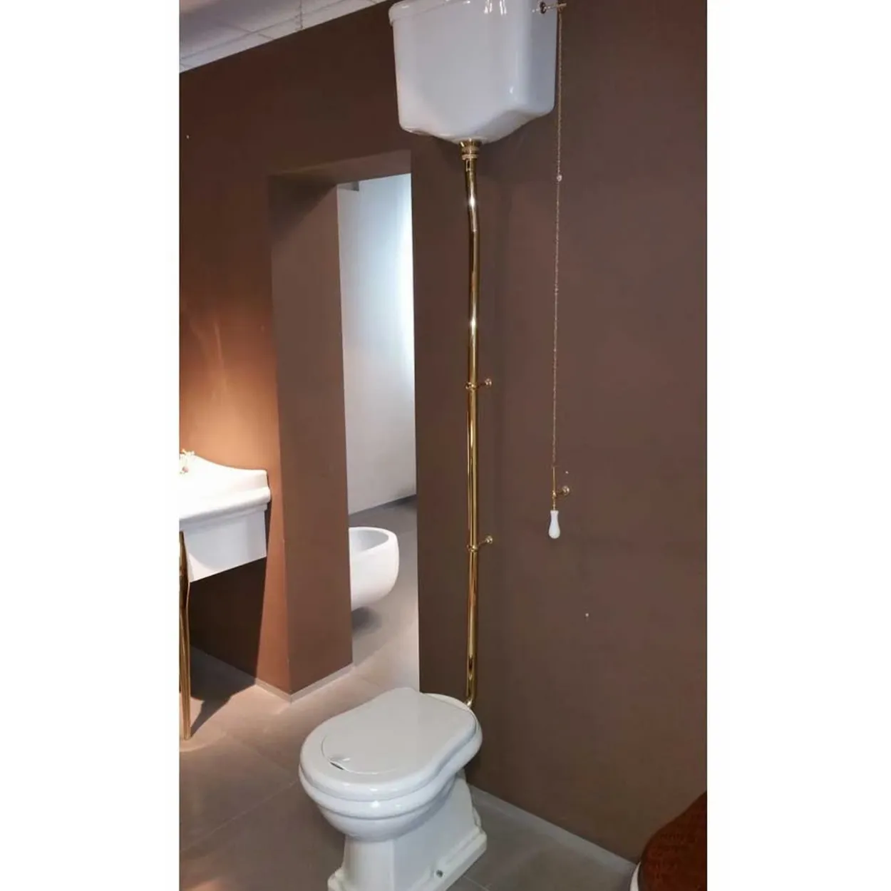 Lavabo retro high toalett m/s-lås hvit m/messing rør