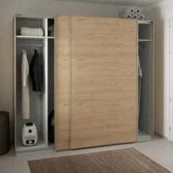 Lind nest skyvedørsgarderobe 250x220x67cm eik