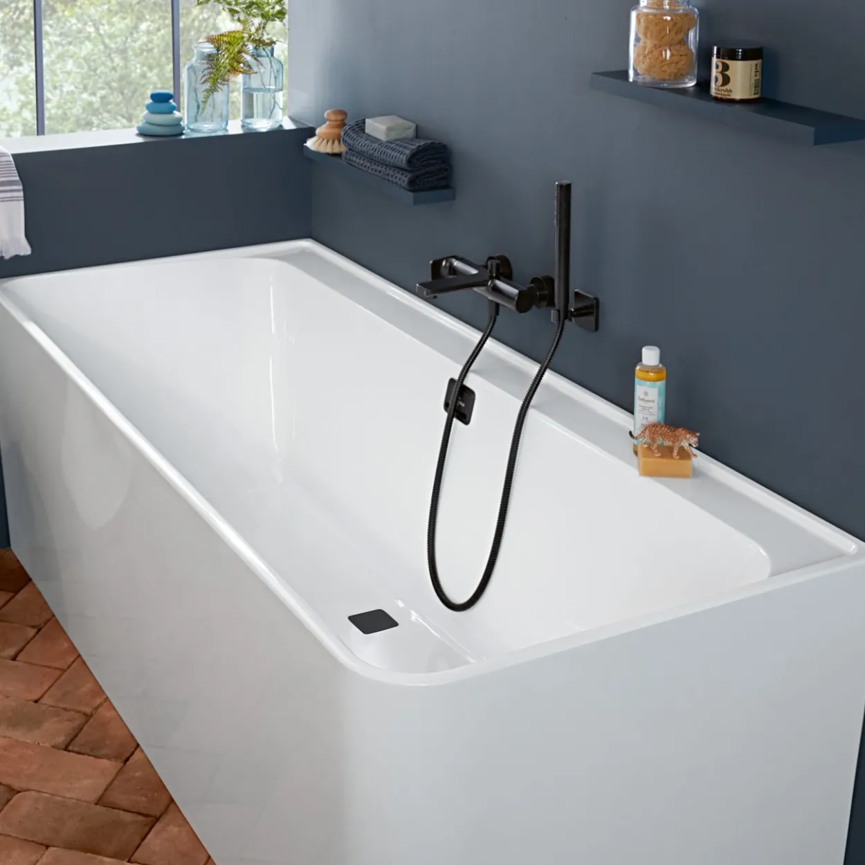 V&b collaro badekar 180x80 back to wall venstre med avløpssett i matt sort