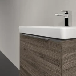 V&b subway 3.0 servantskap 47x42 stone oak m/lys håndtak i krom