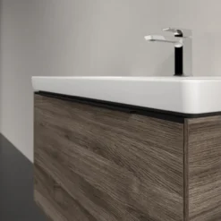 V&b subway 3.0 servantskap 77x42 stone oak m/lys håndtak i volcano black