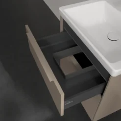 V&b subway 3.0 servantskap 57x47 taupe m/lys håndtak i møbelets farge